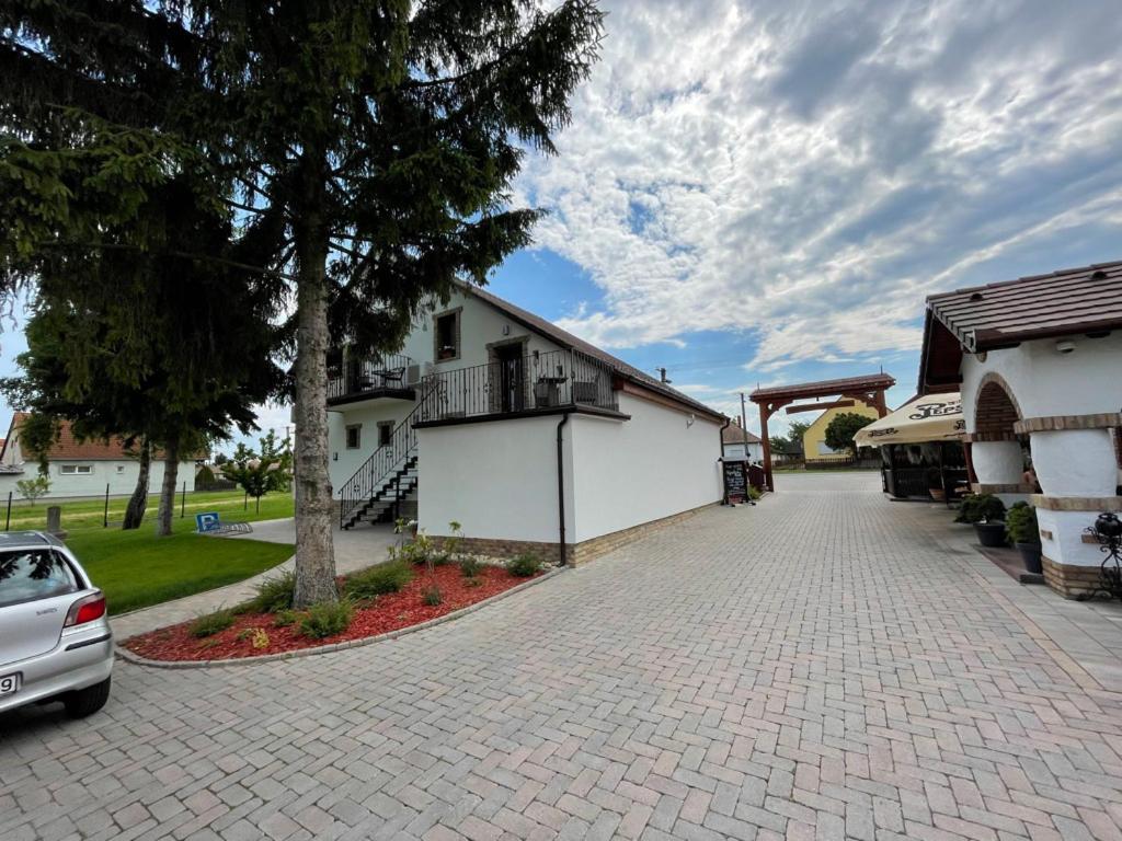 Kukorica Csarda Apartman Balatonujlak Exterior foto