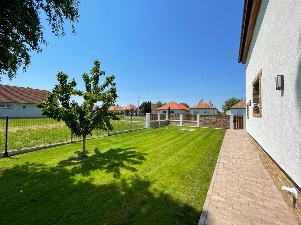 Kukorica Csarda Apartman Balatonujlak Exterior foto