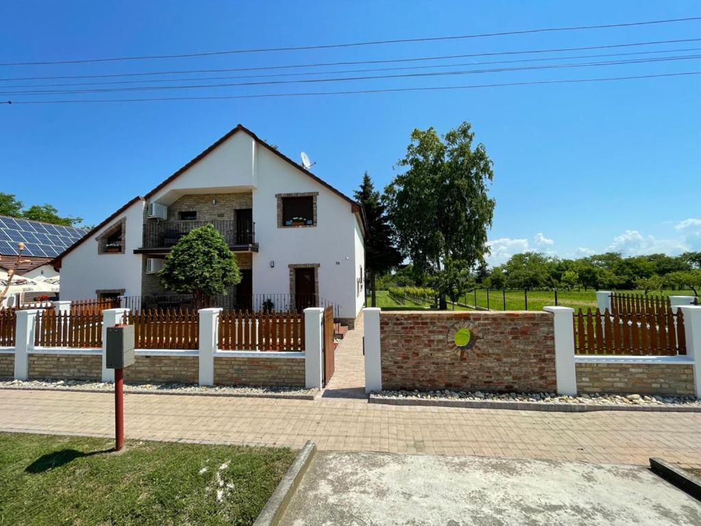 Kukorica Csarda Apartman Balatonujlak Exterior foto