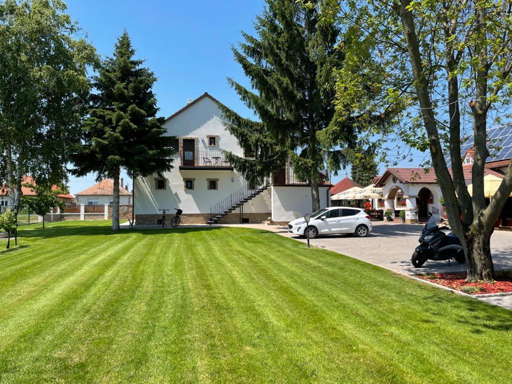 Kukorica Csarda Apartman Balatonujlak Exterior foto