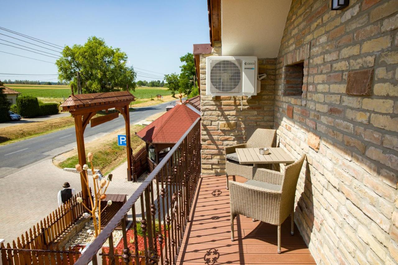 Kukorica Csarda Apartman Balatonujlak Exterior foto
